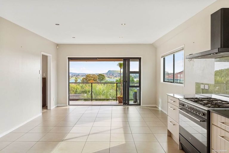 Photo of property in 12 Suzetta Place, Sunnyhills, Auckland, 2010