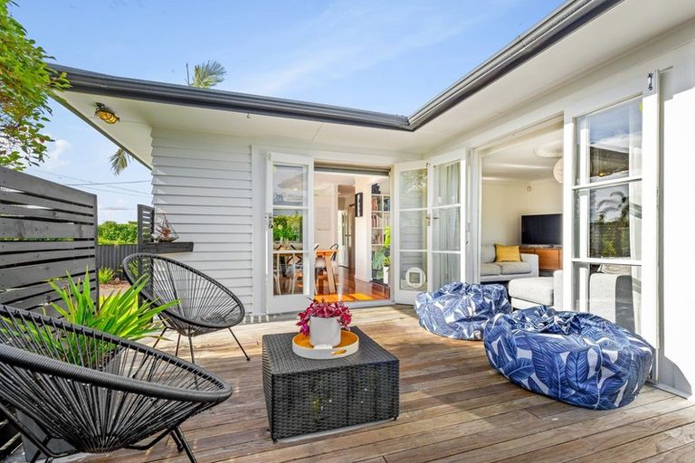 Photo of property in 1 Allington Road, Massey, Auckland, 0614