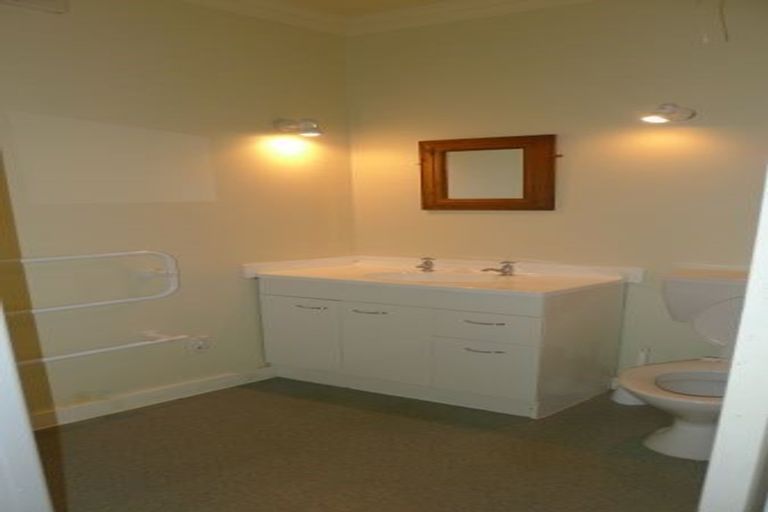 Photo of property in 123a Glenmore Street, Kelburn, Wellington, 6012