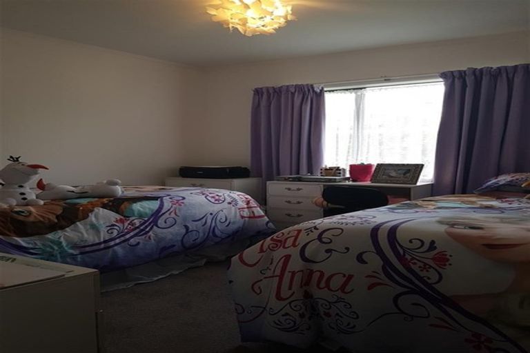 Photo of property in 1a Christina Avenue, Te Atatu South, Auckland, 0602