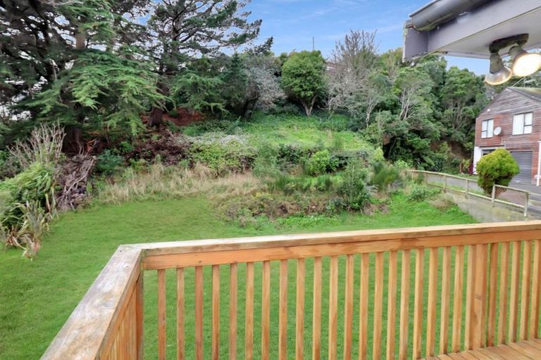 Photo of property in 41 Lyndfield Lane, Newlands, Wellington, 6037