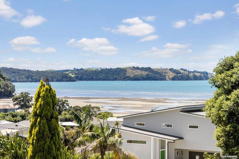 Photo of property in 4 Merehai Place, Snells Beach, 0920