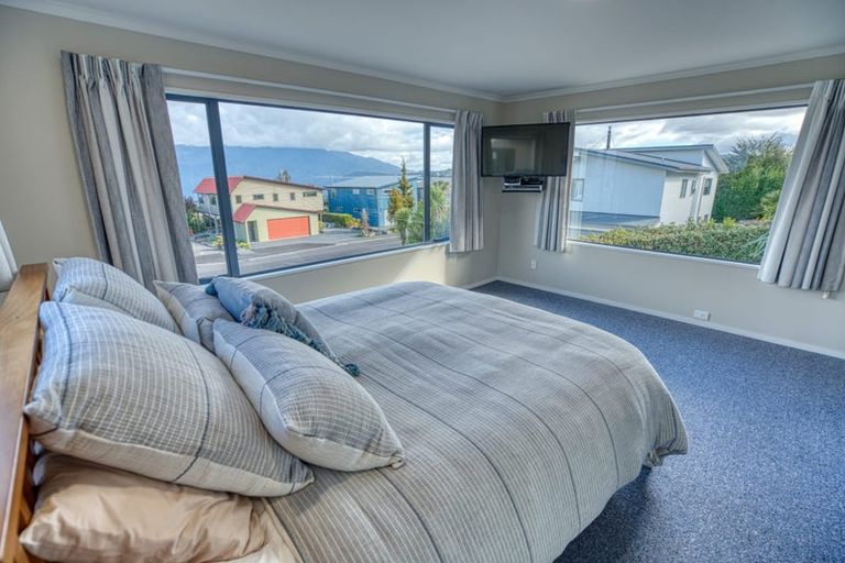 Photo of property in 9 Ranui Place, Moana, 7872
