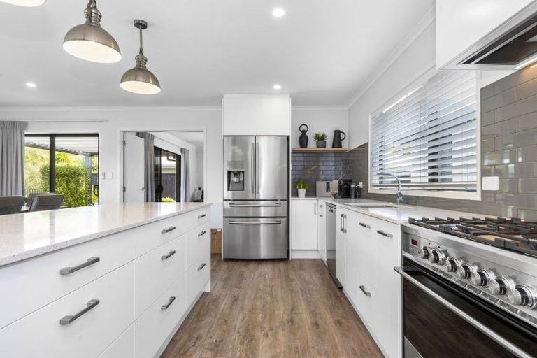 Photo of property in 84 Pakanga Grove, Pyes Pa, Tauranga, 3112