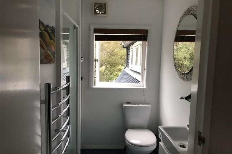 Photo of property in 124 Cheviot Road, Lowry Bay, Lower Hutt, 5013