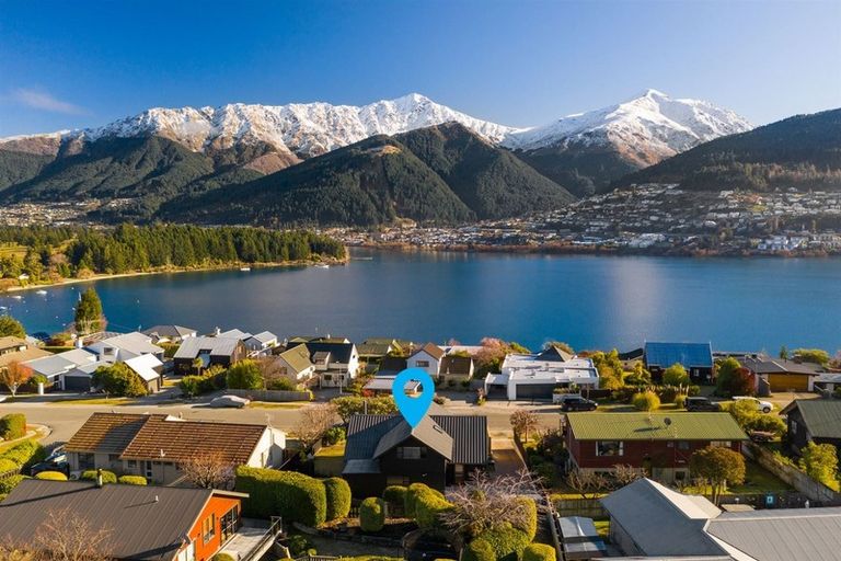 Photo of property in 15 Oregon Drive, Kelvin Heights, Queenstown, 9300