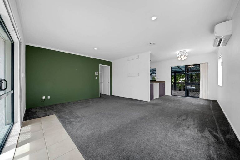 Photo of property in 69a Awaroa Road, Sunnyvale, Auckland, 0612