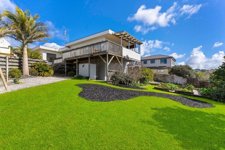 Photo of property in 123 Carlisle Road, Northcross, Auckland, 0632