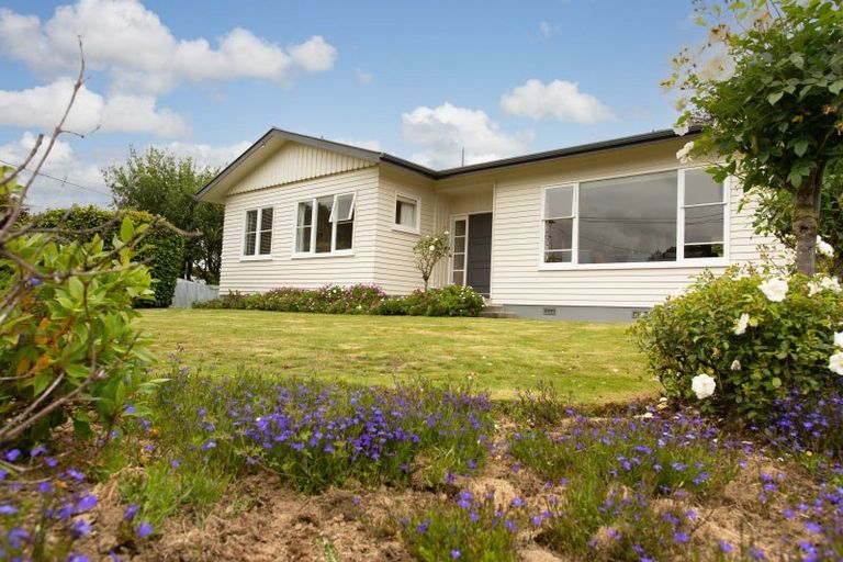 Photo of property in 3 Chamberlain Street, Dannevirke, 4930