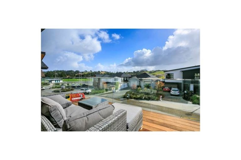 Photo of property in 22 Turutu Place, Long Bay, Auckland, 0630