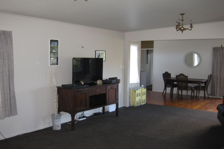 Photo of property in 23a Brian Crescent, Stanmore Bay, Whangaparaoa, 0932