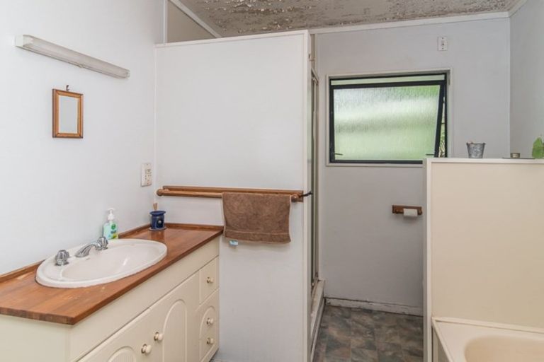 Photo of property in 140 Arawhata Road, Paraparaumu, 5032