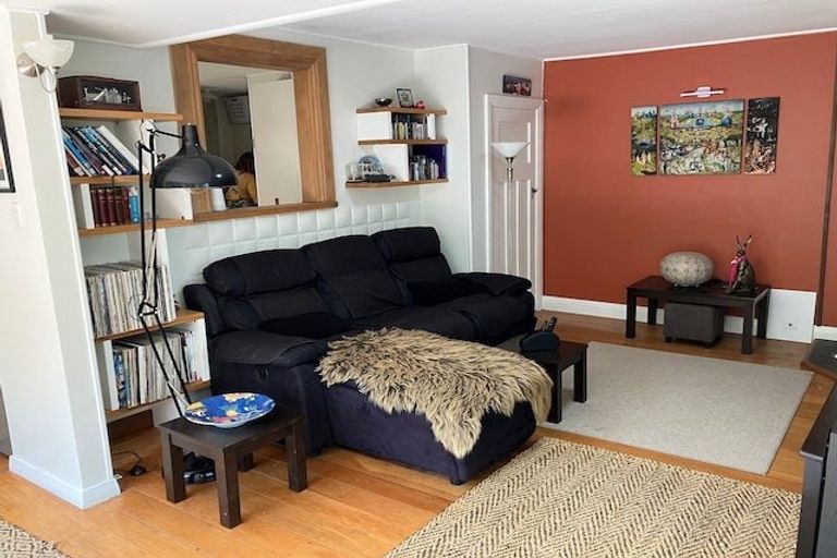 Photo of property in 8 Taungata Road, York Bay, Lower Hutt, 5013