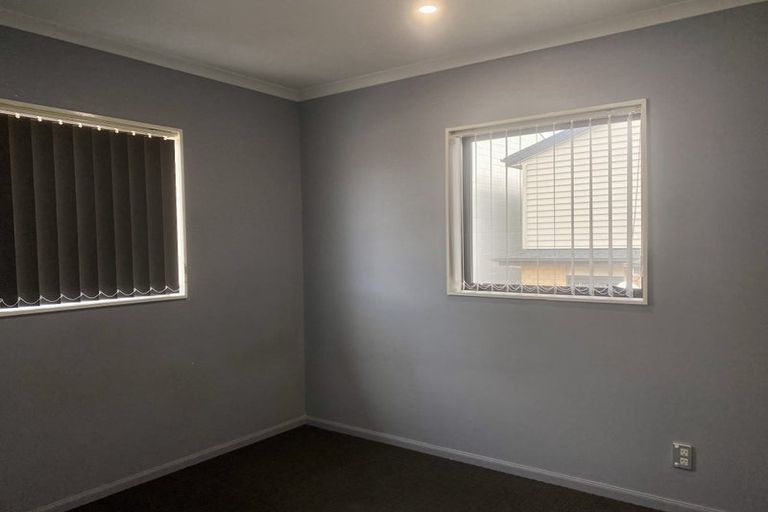 Photo of property in 10 Millcroft Lane, Ranui, Auckland, 0612