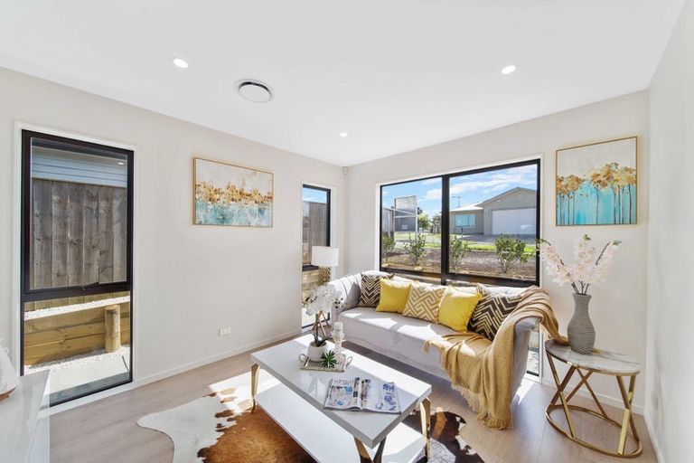 Photo of property in 1 Nola Dawn Avenue, Papakura, 2110