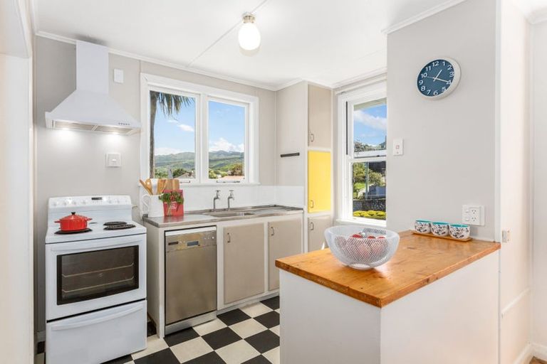 Photo of property in 105 Te Pene Avenue, Titahi Bay, Porirua, 5022