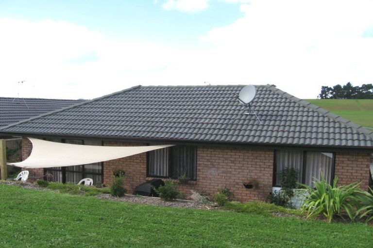 Photo of property in 28 Regents Park Place, Westgate, Auckland, 0614