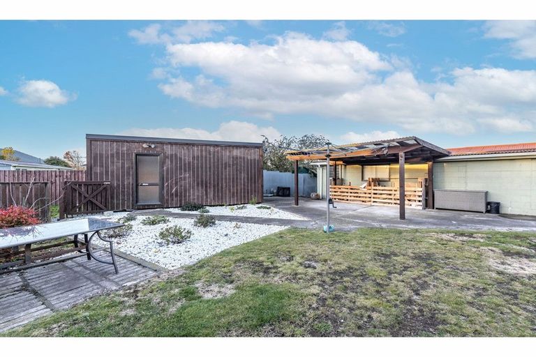 Photo of property in 11 Quebec Place, Wainoni, Christchurch, 8061