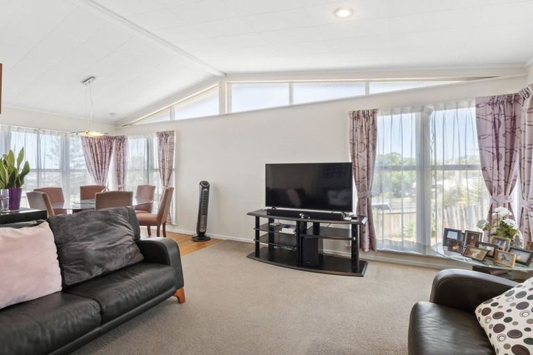 Photo of property in 24 Sycamore Drive, Sunnynook, Auckland, 0620