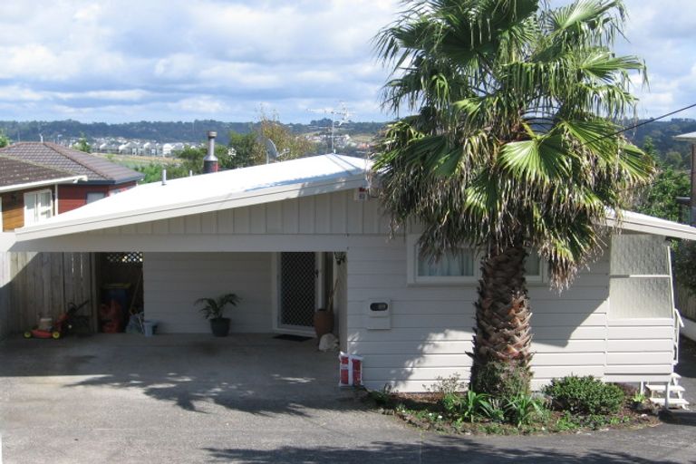 Photo of property in 2/778 East Coast Road, Oteha, Auckland, 0630