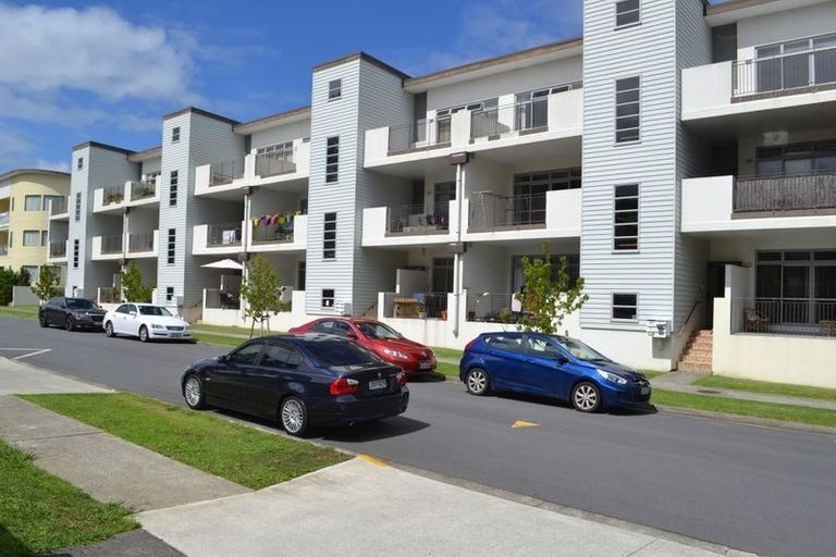Photo of property in 10/11 Carlos Drive, Flat Bush, Auckland, 2016