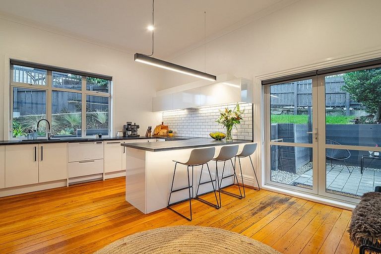 Photo of property in 63 Lawrence Street, Mornington, Dunedin, 9011