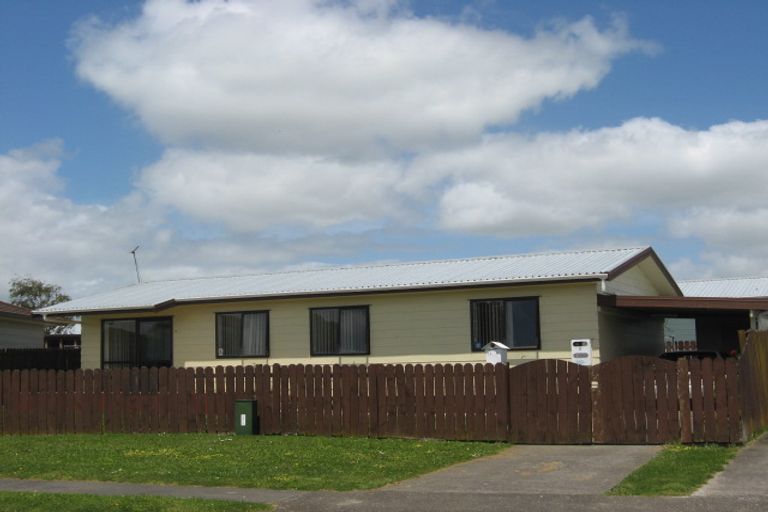 Photo of property in 2/15 Maplesden Drive, Clendon Park, Auckland, 2103