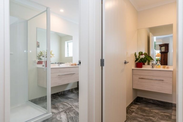 Photo of property in 10 Stace Hopper Drive, One Tree Point, 0118