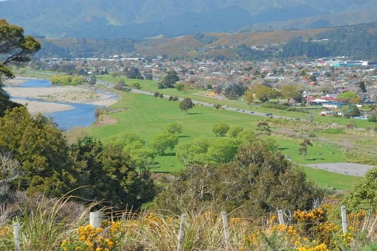 Photo of property in 61 Riverstone Drive, Riverstone Terraces, Upper Hutt, 5018