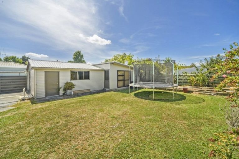 Photo of property in 25 Acacia Street, Kelvin Grove, Palmerston North, 4414