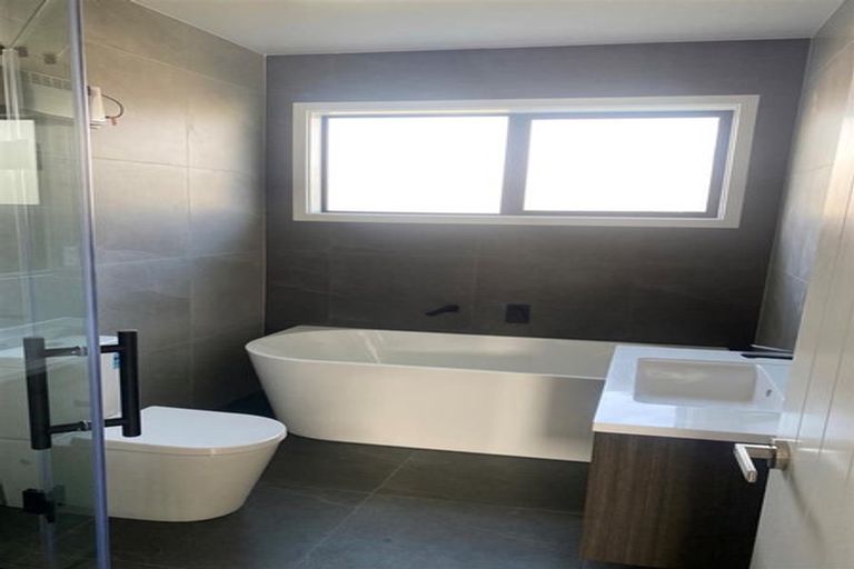 Photo of property in 22 Lewis Younie Road, Kumeu, 0810