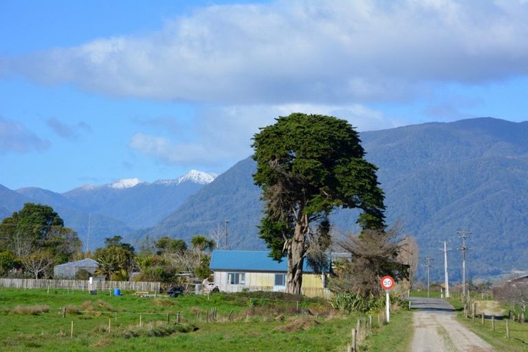 Photo of property in 3 Ray Street, Karamea, 7893