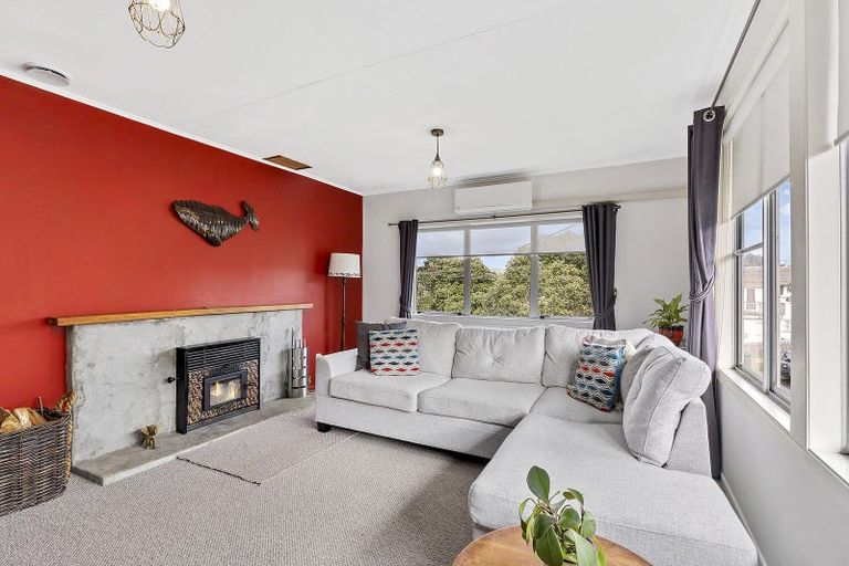 Photo of property in 16 Owhiti Street, Titahi Bay, Porirua, 5022