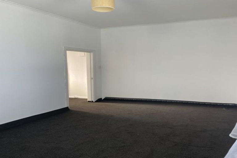 Photo of property in 1/50 Clyde Street, Island Bay, Wellington, 6023