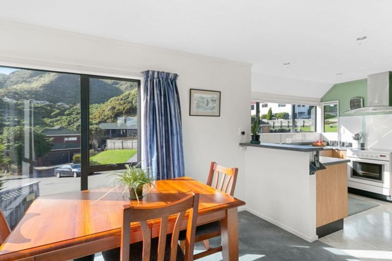 Photo of property in 9 Kapil Grove, Khandallah, Wellington, 6035