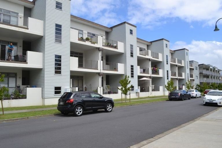 Photo of property in 10/11 Carlos Drive, Flat Bush, Auckland, 2016