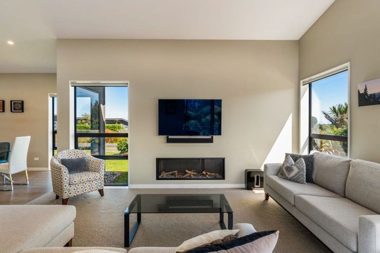 Photo of property in 15 Te Heke Place, Waikanae, 5036