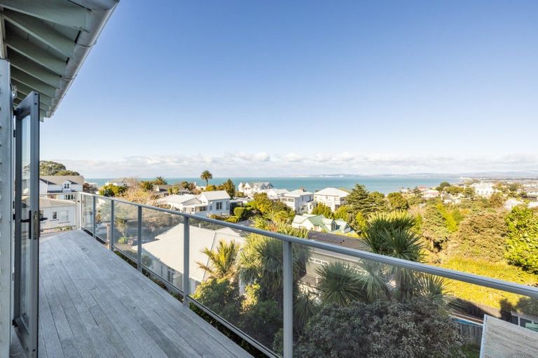 Photo of property in 16 Lighthouse Road, Bluff Hill, Napier, 4110
