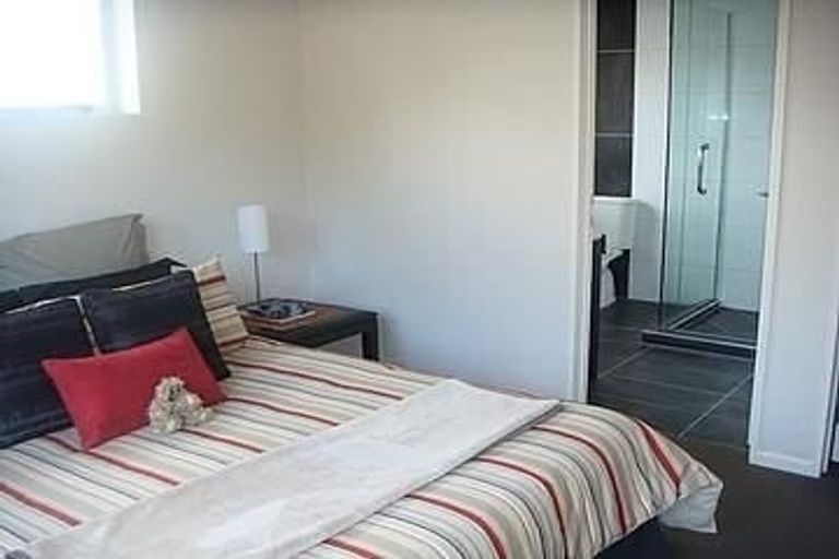 Photo of property in 9 Loughros Place, Pinehill, Auckland, 0632