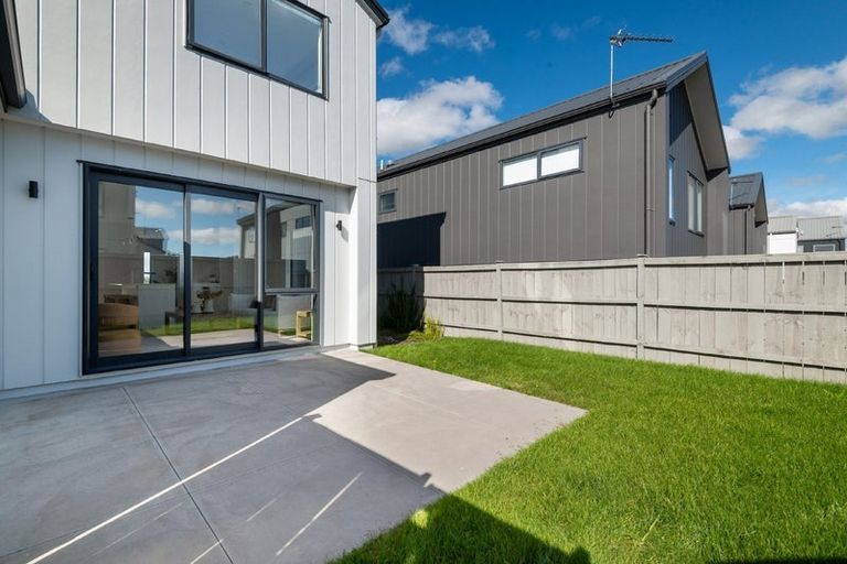 Photo of property in 17 Park Green Avenue, Rosehill, Papakura, 2113