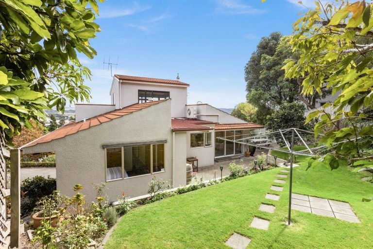 Photo of property in 8 Denholm Road, Hospital Hill, Napier, 4110