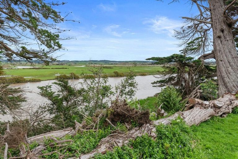 Photo of property in 19 Kawariki Road, Helensville, 0800