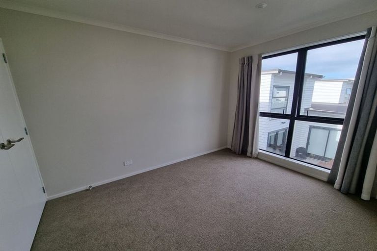 Photo of property in 24 Sacred Kingfisher Road, Hobsonville, Auckland, 0616