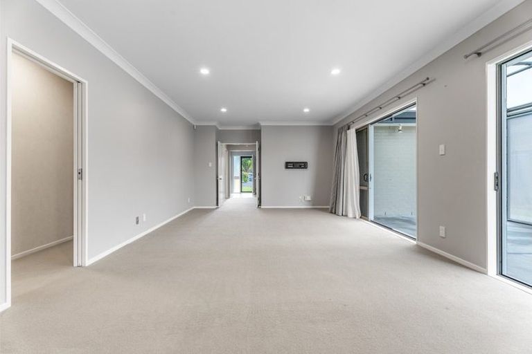 Photo of property in 9 Stranraer Crescent, Wattle Downs, Auckland, 2103