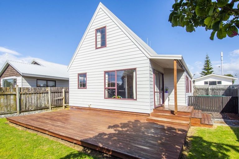 Photo of property in 16a Simpson Road, Papamoa Beach, Papamoa, 3118