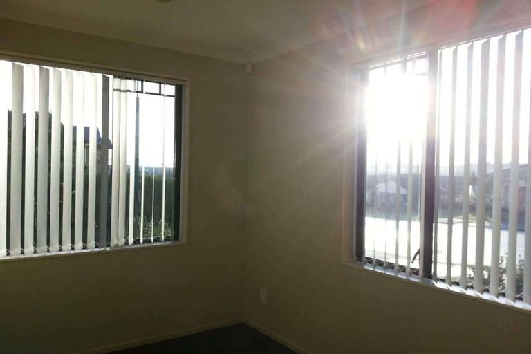Photo of property in 2 Ballyward Close, East Tamaki, Auckland, 2013