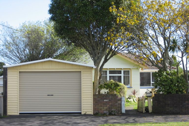 Photo of property in 12 Chilman Street, Strandon, New Plymouth, 4312