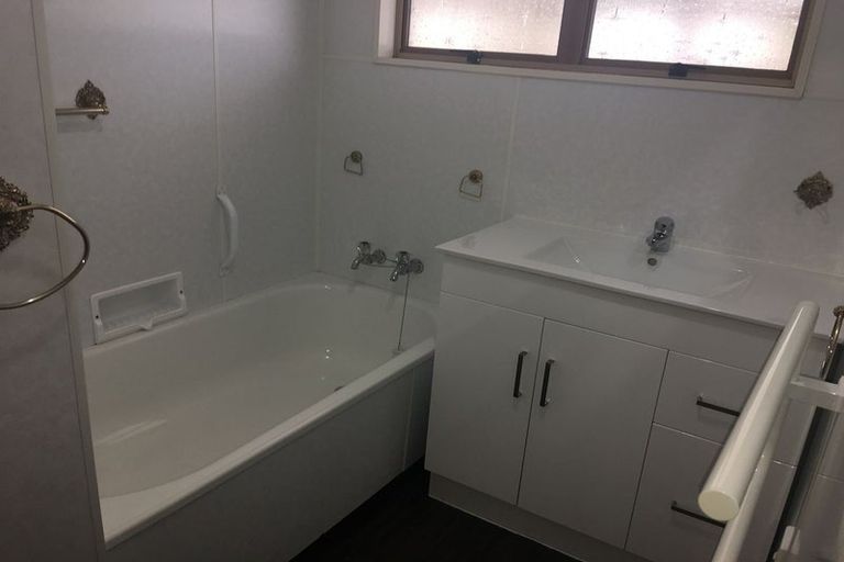 Photo of property in 2/30 Whitley Avenue, Ebdentown, Upper Hutt, 5018