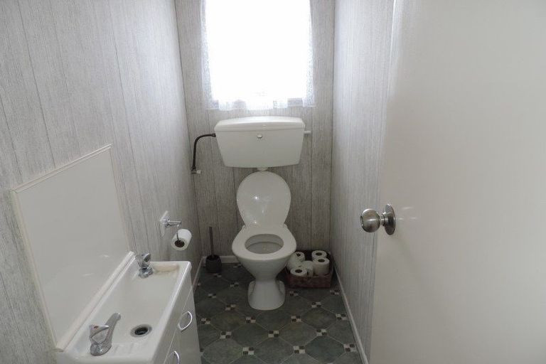 Photo of property in 170 Hakanoa Street, Huntly, 3700