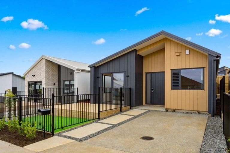 Photo of property in 16 Taukahiwi Road, Pukekohe, 2120